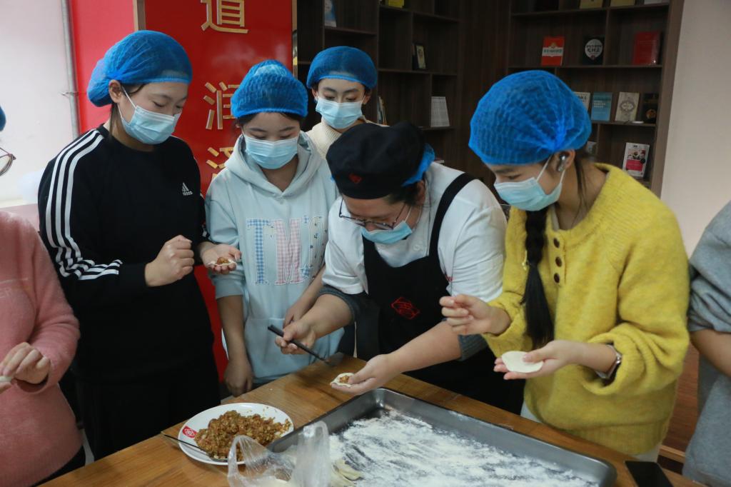 20251227我为同学办实事·走进后厨|“迎新‘食’刻·华彩正当燃”迎元旦主题活动14.JPG